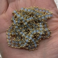 Perle in pietra naturale celeste sfaccettate su catena dorata per gioielli fai da te - 3x6mm, 10m/pezzo / Celeste Chiaro (No. 11)
