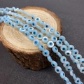 Vue détaillée de perles plates œil porte-bonheur bleu clair pour création bijoux - Rond (4mm)