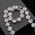 Macro-opname van natuurlijke zoetwaterparels met intense iriserende glans voor sieraden - Knoopvorm / 16-17mm