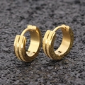 Aros dorados con acabado cepillado y ranuras paralelas pulidas con cierre de clic - Huggie esmerilado de una línea / 1 Pieza / Dorado
