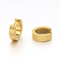 Pendientes de aro dorados minimalistas con tres rayas esmeriladas y bordes pulidos - Huggie esmerilado de triple línea / Paquete de 1 Pieza / Dorado