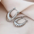 Boucles d'oreilles créoles creuses argentées polies avec motif spirale croissant - Forme U / Pack de 1 paire / Acier