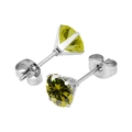Orecchini a perno in acciaio al titanio con zircone verde oliva a 4 griffe e chiusura a farfalla - Color Acciaio + Verde Oliva