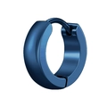 Macro-opname van de blauwe minimalistische roestvrijstalen oorring met gepolijste finish - 4.0*7mm / Blauw