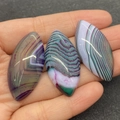 Perles en agate dragon marquise avec des textures naturelles à bandes violettes et vertes - N°1 (Agate Rubanée Violette Verte)