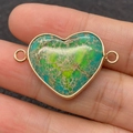 Ciondolo a cuore in pietra naturale verde con bordo dorato per creazione gioielli - Stile Venato Verde Giallo Blu (6)