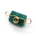 Rechteckiger grüner Edelsteinanhänger mit handgefertigter goldener Drahtwicklung - 7x18mm / Grüner Achat (Nr.7)