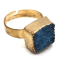 Anello dorato regolabile con una pietra naturale druzy blu quadrata da 12mm al centro - Blu