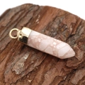 Roze gevlekte natuursteen zeshoekige prisma hanger met gouden borgtocht op schors - Alleen Hanger (Zonder Ketting) / Kersenbloesem Roze (Nr. 7)