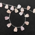 Cuentas de concha natural rosa en forma de pétalo con texturas talladas para joyas - 9x12mm / Rosa