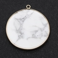 Pendentif circulaire en howlite blanche avec cadre doré de 40 mm et anneau - Howlite
