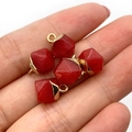 Facettierter roter Achat Edelstein Anhänger mit Goldöse in der Hand gehalten - 8x12mm 2g/Stk / Nr. 1 (Roter Achat-Stil)