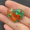 Pendentif cœur en turquoise naturelle avec pierre colorée et connecteur doré métallique - Épissé Rouge Vert Bleu Orange (Motif 21)