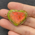 Connecteur en pierre impériale naturelle en forme de cœur avec texture orange et verte - Orange Rouge Vert Herbe (Motif 22)
