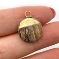 Pendentif rond plat en pierre œil de tigre avec monture dorée et bélière pour bijoux - Jaspe Paysage / 15x19mm