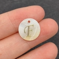 Perle ronde en coquillage naturel avec lettre F en métal doré pour bijoux DIY - Lettre F