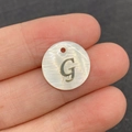 Perle en nacre naturelle de 15mm avec lettre G dorée pour la création de bijoux DIY - Lettre G
