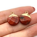 Pendentif rond plat en jaspe rouge avec dorure et surface facettée pour bijoux DIY - Jaspe Rouge (N° 16) / 15x19mm