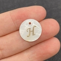 Perle en nacre naturelle avec lettre H dorée pour la création de bijoux DIY - Lettre H