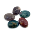 Gros plan de pierres d'agate et d'oeil de tigre ovales 13x18mm polies et naturelles - 13x18 / Agate mousse