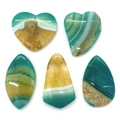 Fünf natürliche gestreifte Achat-Anhänger in Herz- und geometrischen Formen in Grün und Braun - Cyan-Grün-Weiß Gestreifter Stil (061) / 35-55mm (5 Stück)