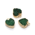 Tre ciondoli a forma di cuore in druzy verde con bordo dorato per la creazione di gioielli - 13x16mm / Verde