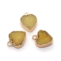 Tre ciondoli a cuore in cristallo druzy con pietra gialla e placcatura d'oro - 13x16mm / Giallo Zenzero