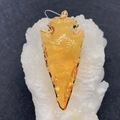Colgante punta de flecha con piedra natural naranja y baño de oro sobre cristal - 20x35mm / Naranja (N.º 7)