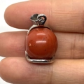 Pendentif boule en jaspe rouge avec bélière en argent 925 pour colliers et bracelets - 16x23mm / Pierre Arc-en-ciel