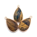 Drie druppelvormige tijgeroog steen hangers met roségouden rand en ronde ophangogen - Tijgeroog / 16x30mm