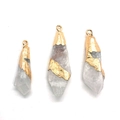 Drie stuks natuurlijke witte kristallen hangers met vergulde metalen kap - Bergkristal Stijl (6)