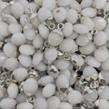 Ovalen witte en blauwe gevlekte edelsteen hangers met zilveren metalen oogjes - Witte Jade