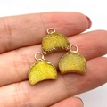 Trois pendentifs en quartz druzy jaune en forme de lune avec bords dorés élégants - 13x14mm / Jaune
