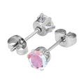 Vue détaillée des boucles d'oreilles en acier titane avec zircone 5A et fermoir papillon - 3mm / Acier/Zirconium Aurora Borealis (Une Pièce)