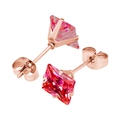 Détail des boucles d'oreilles en or rose 316L avec zircons cubiques roses carrés - 3mm / Or Rose + Rouge Zircone (Pièce Unique)
