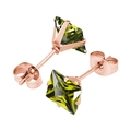 Gros plan sur boucles d'oreilles zircon vert olive carré et monture or rose 316L - 3mm (1 Pièce) / Or rose + Vert olive