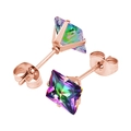 Détail de boucles d'oreilles zircon arc-en-ciel carrées avec monture à 4 griffes rose - 3mm / Or rose + Arc-en-ciel