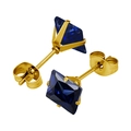 Detailansicht quadratischer blauer Zirkon-Ohrstecker mit klassischer Goldbeschichtung - 3mm / Gold + Tansanitblau