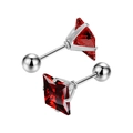 Dettaglio di orecchini a perno con zircone rosso quadrato e chiusura a vite in argento - Specifica 3mm / Color Acciaio + Rosso Granato