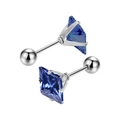 Dettaglio macro di orecchini quadrati con zircone blu e chiusura a vite in argento - Specifica 3mm / Color Acciaio + Blu Tanzanite