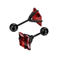 Détail de boucles d'oreilles carrées en zircon rouge avec griffe noire et fermoir à vis - Tige 0.8x6mm (Zircone 3mm) / Base noire + zircone rouge grenat