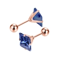 Détail de boucles d'oreilles carrées en zircon bleu, serti griffes en or rose et fermoir à vis - 3mm Zircone / Tige 0.8x6mm