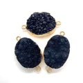 Detailopname van drie zwarte druzy kwarts connectoren met gouden rand voor DIY-sieraden maken - Nr.1 (Zwart)