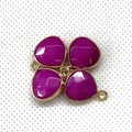 Detailansicht von rosafarbenen Herz-Edelsteinen mit vergoldetem Rahmen für DIY-Schmuck - Herz-Stil in Rosapurpur (Größe 8)