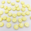 Perles coquillage marguerite jaune pâle avec perle blanche pour bijoux faits main - Jaune / 12mm