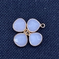 Set mit vier lavendelfarbenen Naturstein-Anhängern mit Goldrand und oberer Öse - Weißer Jade