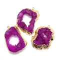 Onregelmatige paarse druzy agaat kristallen hanger met vergulde randen en oogje - 30x36cm / Paars