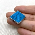 Pendentif pyramide en turquoise avec cadre filigrane argenté et textures naturelles - 28x32mm / Turquoise Bleue