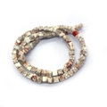 Primer plano de cuentas cuadradas de piedra natural con texturas terrosas para joyería DIY - Estilo 17 (Textura Tierra)