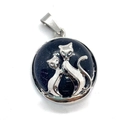 Colgante gato redondo de piedra de arena azul natural con engaste plateado de moda - 23x27mm / Piedra de arena azul